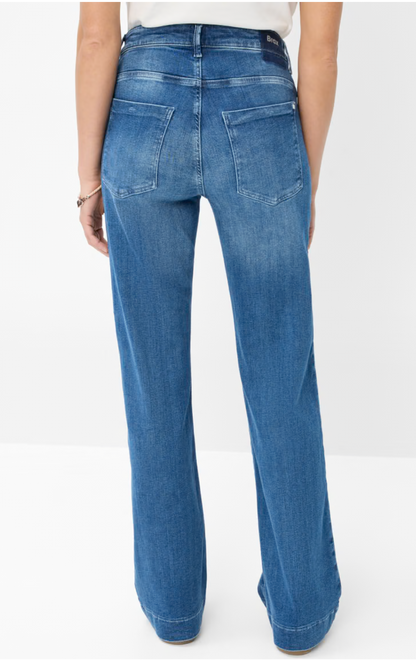 Shakira Slim Fit