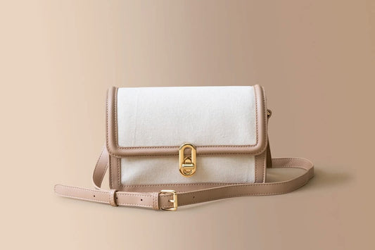 Mia in Beige
