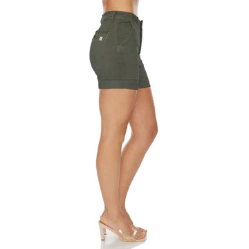 The Confidante Short in 7 Nation Army
