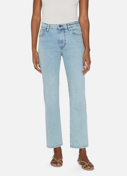 La Sleek Straight Tribute