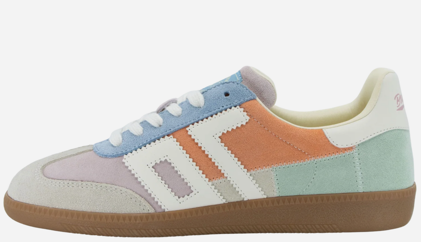 Squid in Nude Sage Sneakers