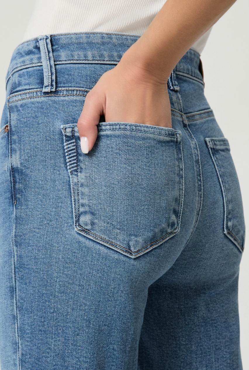 High Rise Laurel Canyon 32 Inch Bootcut Jean in Big Sky