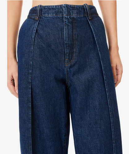 The Bowed Barrel Leg