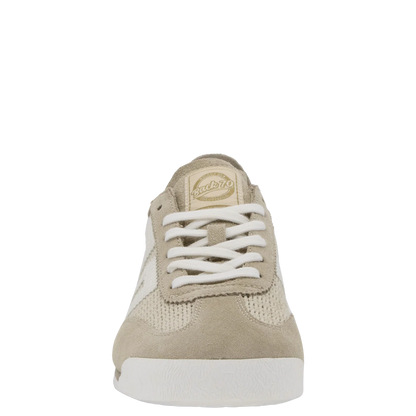 Leon in Beige Sneakers