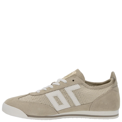 Leon in Beige Sneakers