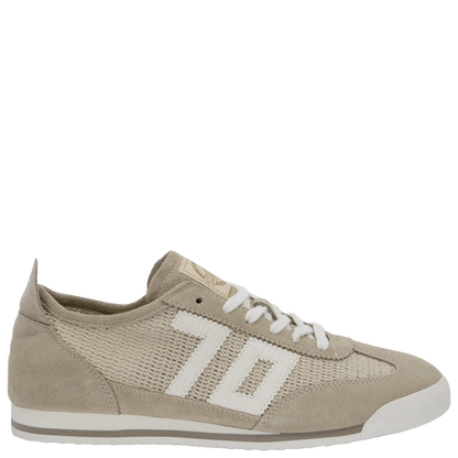 Leon in Beige Sneakers